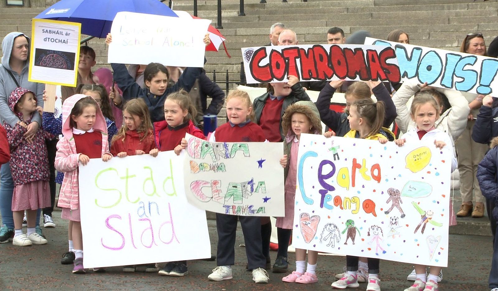 Aonaid Chothaithe do Ghaelscoileanna tarraingthe siar ag an Roinn Oideachais