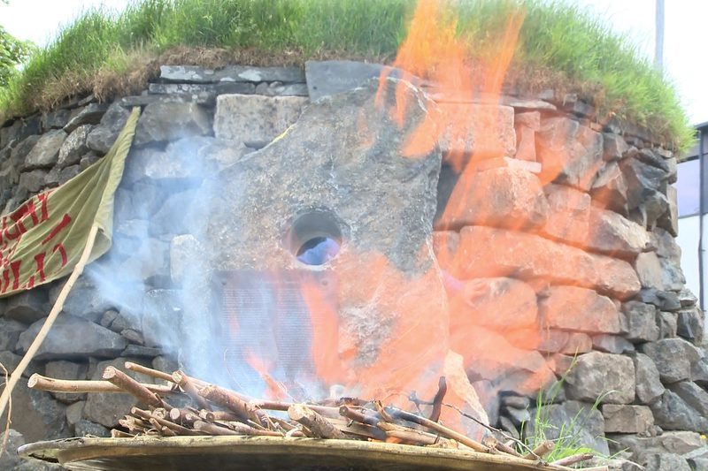 Áras an tSonais  seolta - ceiliúradh ar chlochán na nGael