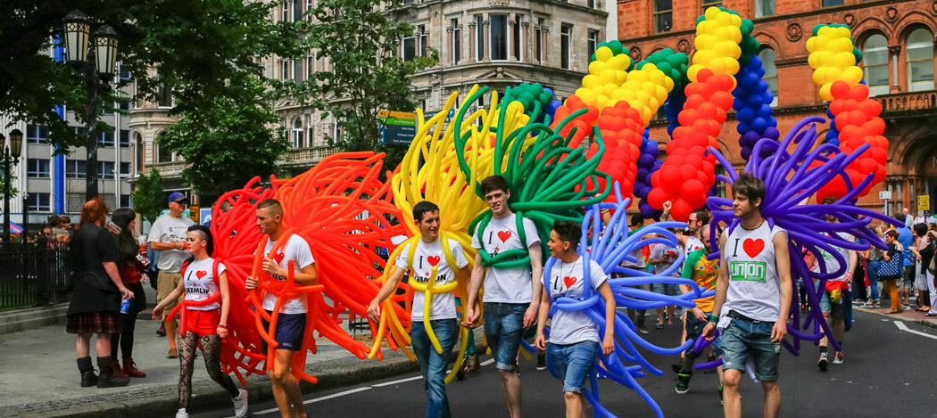 Comhionannas á lorg ag Bród Bhéal Feirste 2016