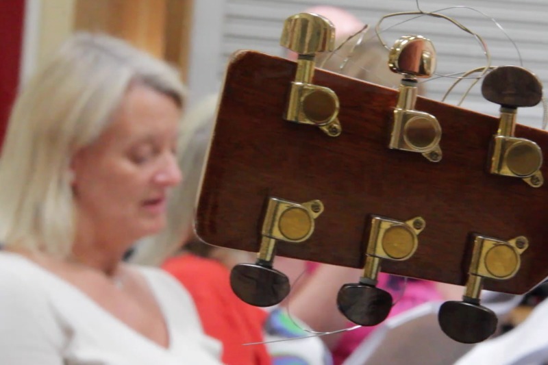 Mic léinn SAM Ag foghlaim Gaeilge i dTír Chonaill