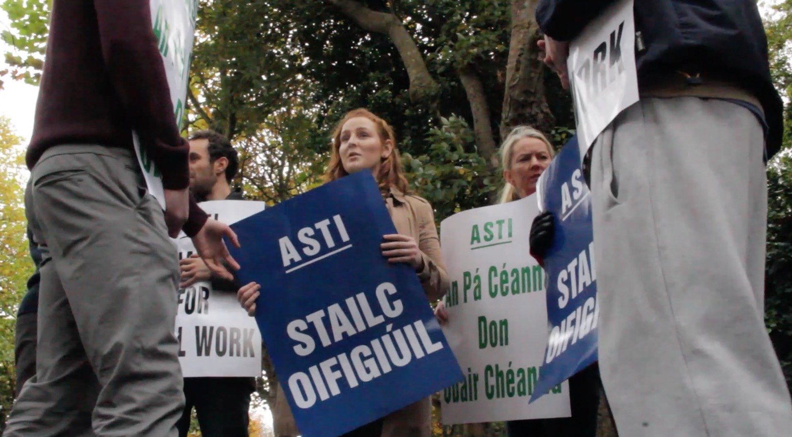 "An pá céanna don obair chéanna" - Breis agus 17,000 múinteoir i mbun picéid inné