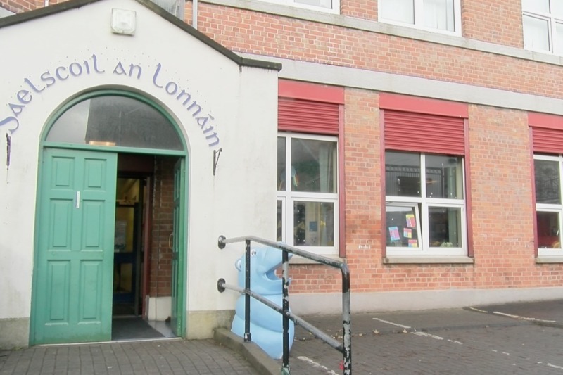 Athbhreithniú Breithiúnach Ceadaithe do Ghaelscoil an Lonnáin