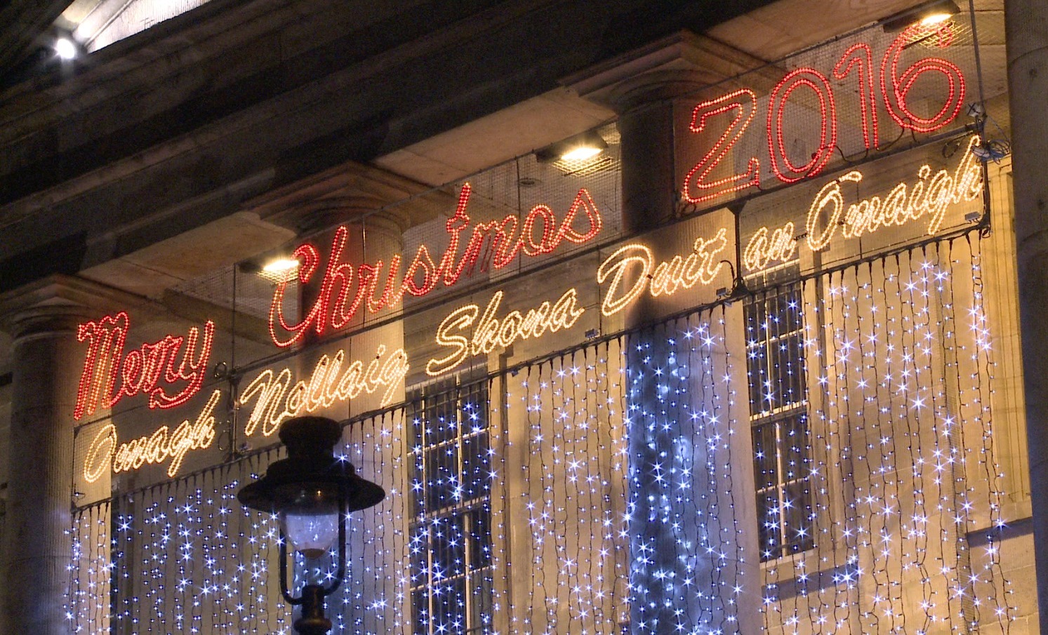 'Nollaig Shona' ar an Ómaigh