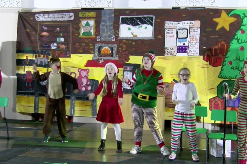 Seó na Nollag ag Scoil an Droichid