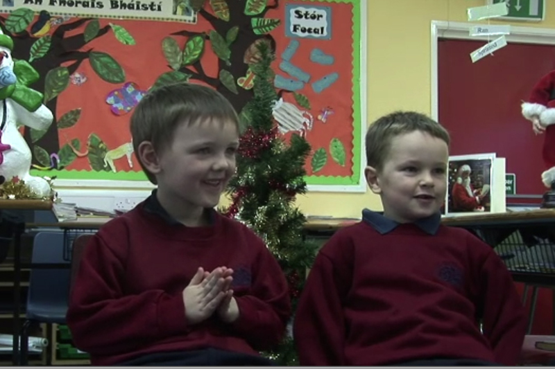 Ag dúil le cuairt Dhaidí na Nollag...