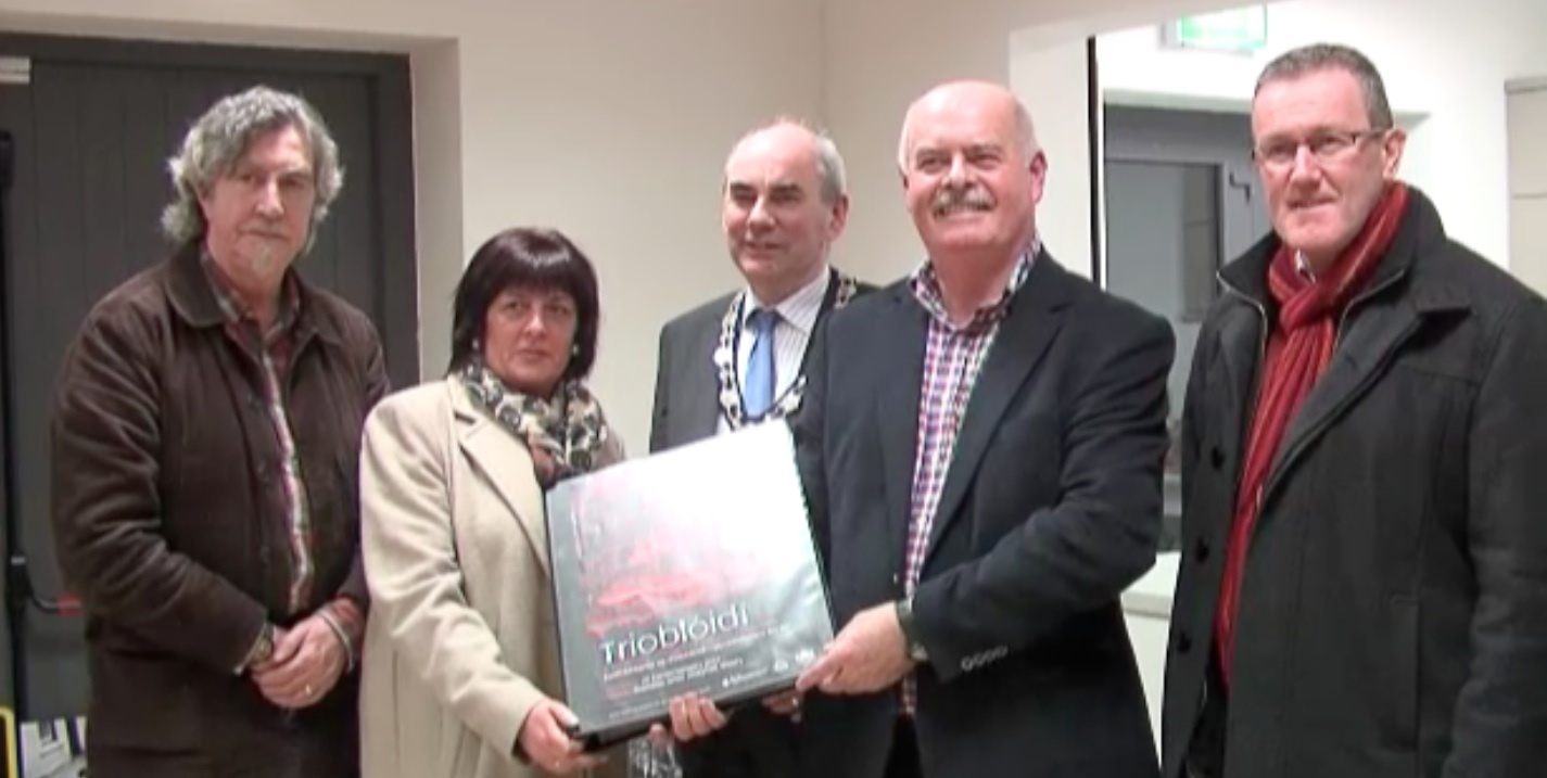 Gaeláras Mhic Ardghail faoi sheol