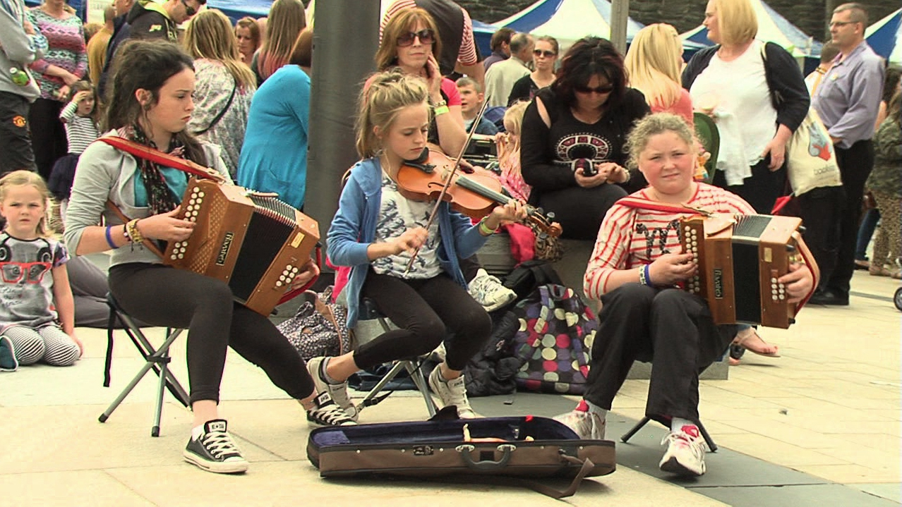 Fleadh Cheoil na hÉireann faoi sheol cois Feabhail