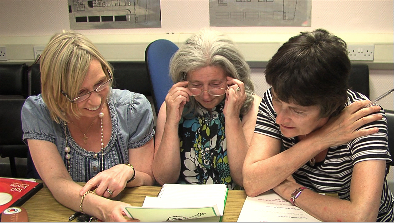 Linda Ervine ag spreagadh na Gaeilge in Oirthear Bhéal Feirste