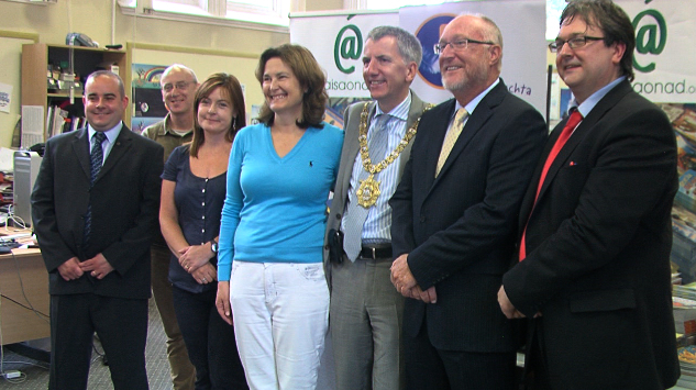 An tÁisaonad ag ceiliúradh 15 bliain ach neamhchinnteacht ann faoin todhchaí