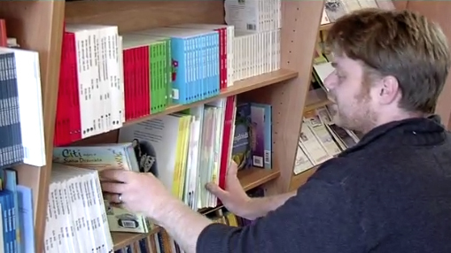 Tírdhreach na litríochta athraithe ag na meáin shóisialta agus leabhair aistrithe