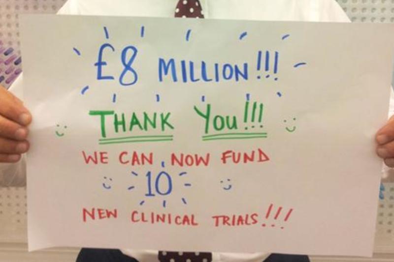 Féinphic gan smideadh - cumhacht na meán sóisialta