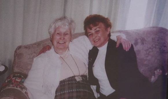 Tríd an dorchadas - Patricia Herald