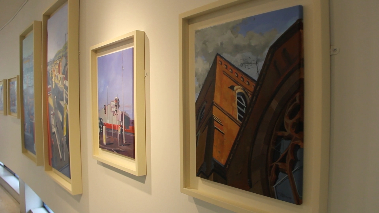 Réamhamharc ar an taispeántas ealaíne "Idir Dhá Aigne"