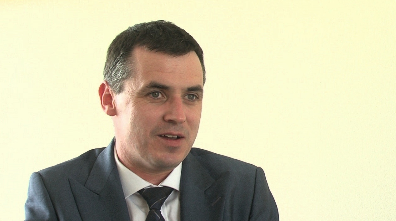 Mór-agallamh leis an Choimisinéir Teanga