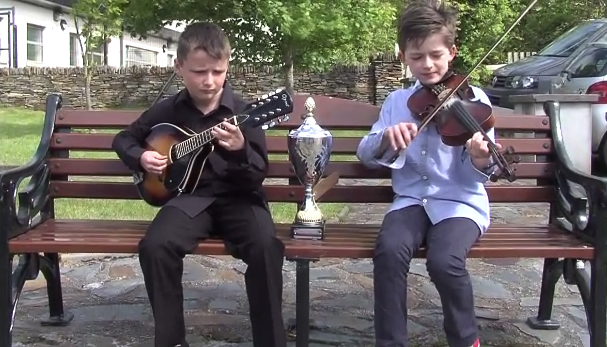 Bua an cheoil agus damhsa ag Fleadh Dhún na nGall