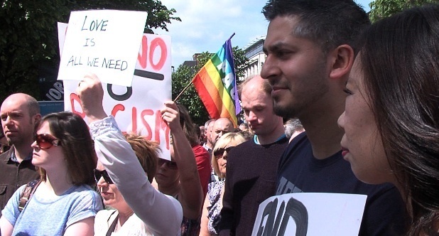 4,000 páirteach in agóidí frithchiníochais ó thuaidh