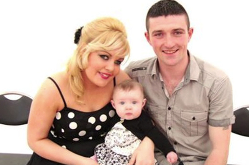 Tríd an Dorchadas - Charloette Mc Cauley