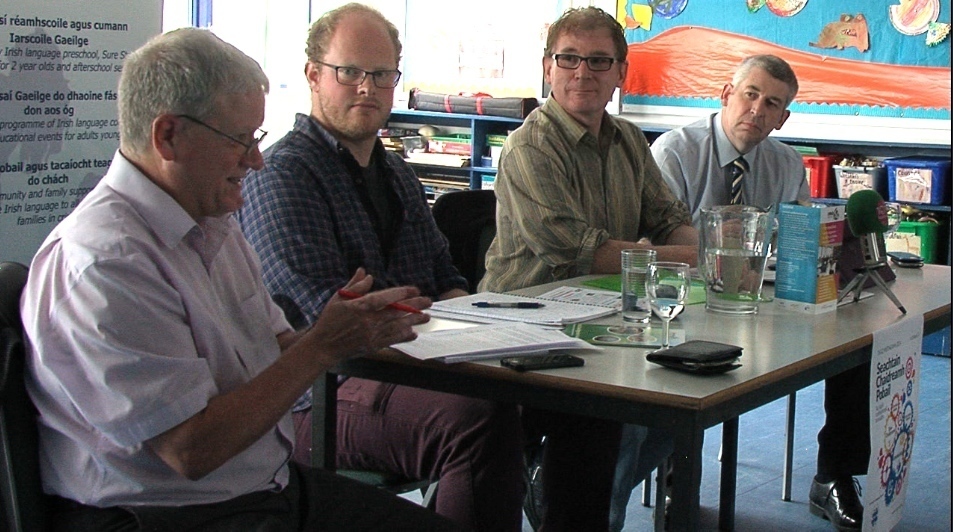 An bhfuil feidhm pholaitiúil ag an Ghaeilge ó thuaidh?