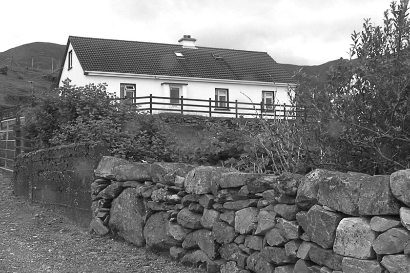 Mná Tí, a scéal - Máire Gene Eoghan