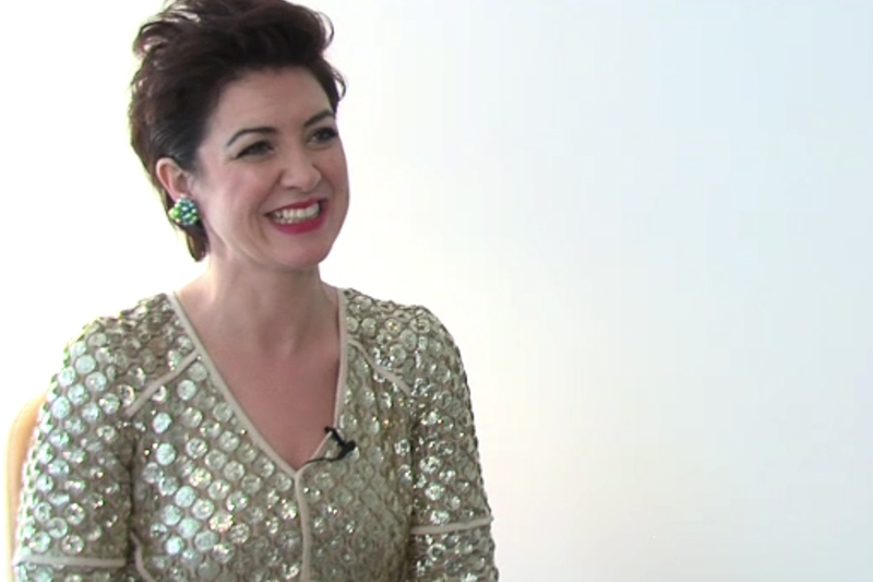 Inis seo dom! Róisín O'Hara