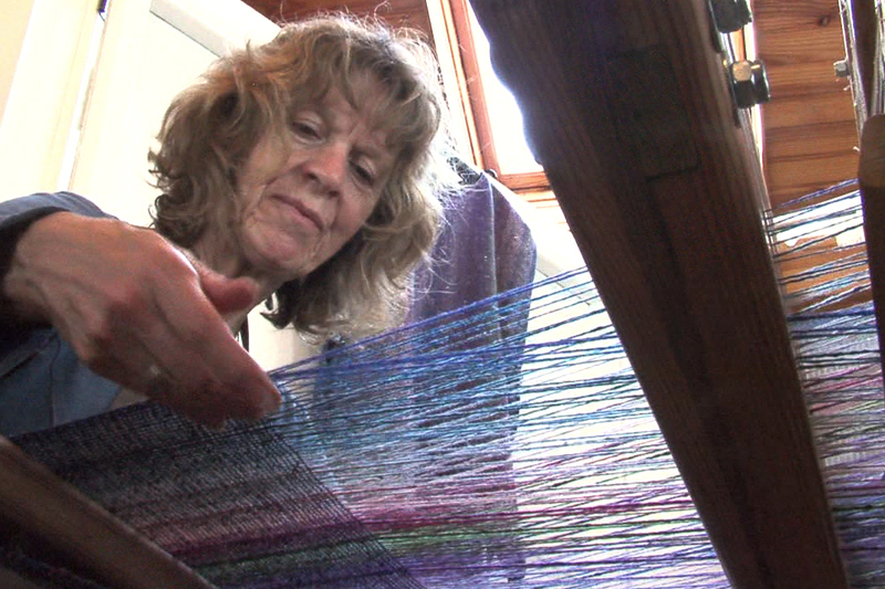 Ceirdeanna – Ag fíodóireacht le Máire Ní Thaidhg