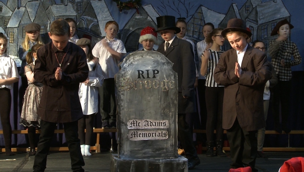 Carúil na Nollag le Gaelscoil na bhFál