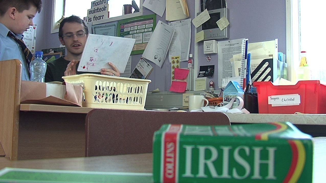 Feachtas ar son meánscoile saor-scartha i nDoire