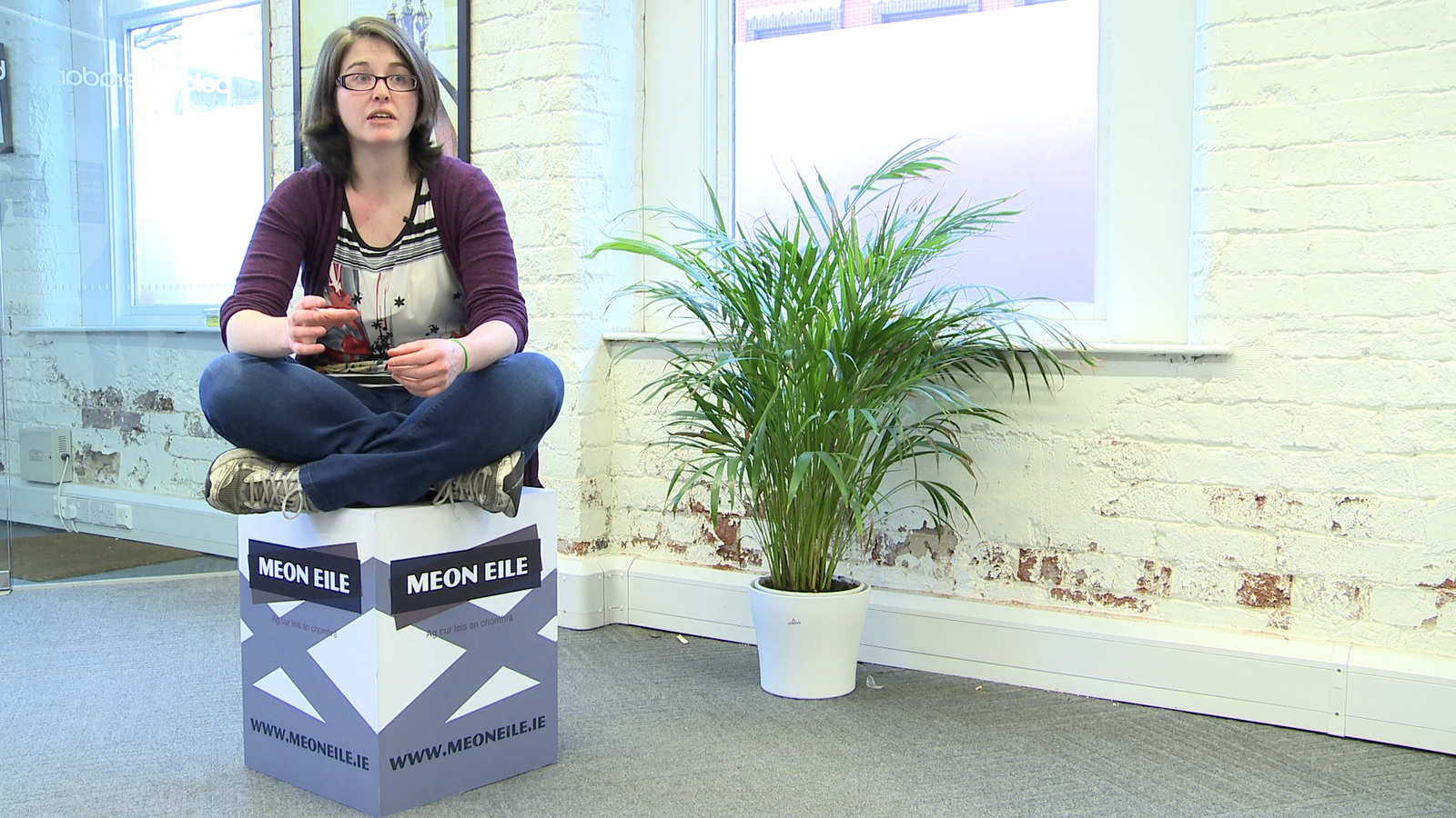 Seiftiúlacht an Sun - Mainicíní Leathanach 3 ar ais