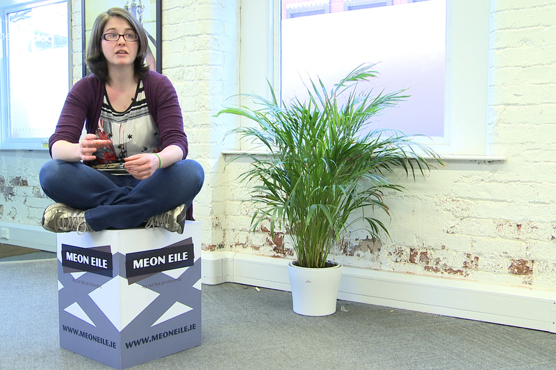 Seiftiúlacht an Sun - Mainicíní Leathanach 3 ar ais