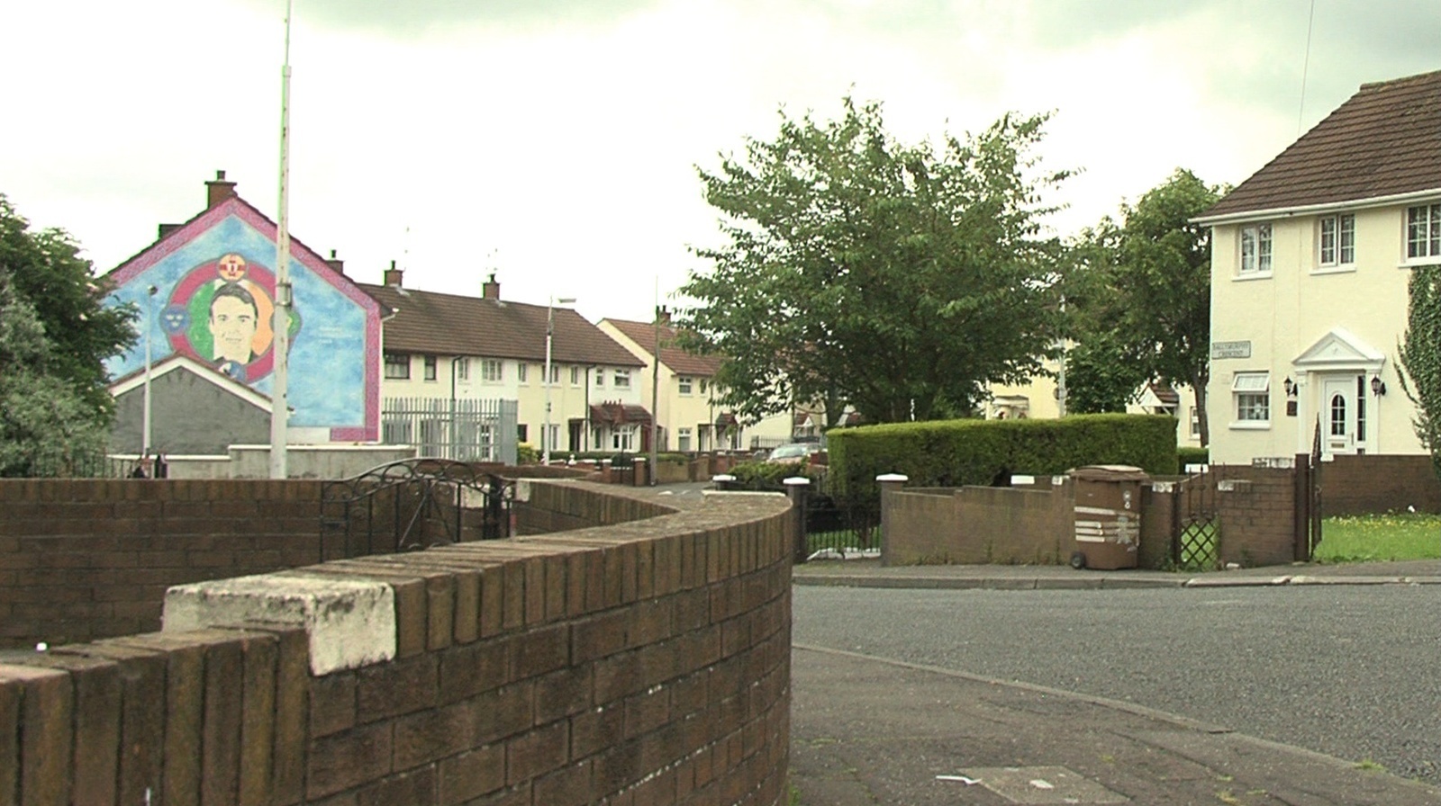 Cáineadh déanta ar fhiosrúchán na dtrioblóidí