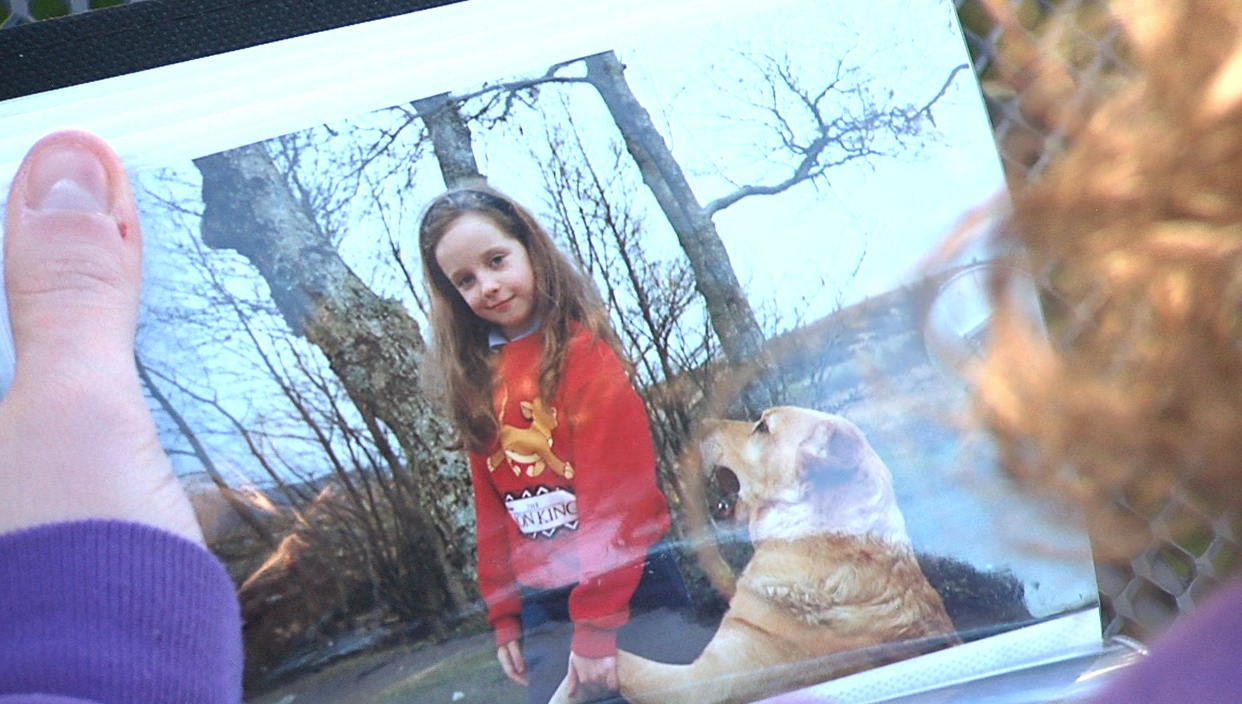 Tríd an Dorchadas - Alice Ní Fhlanagáin