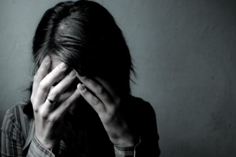 Mná – an marbh agus an milleán