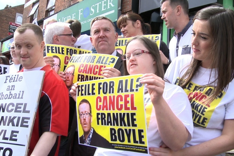Agóid i gcoinne Frankie Boyle ag Féile an Phobail