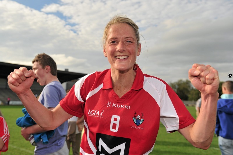 Plúr na mban i mbun peile