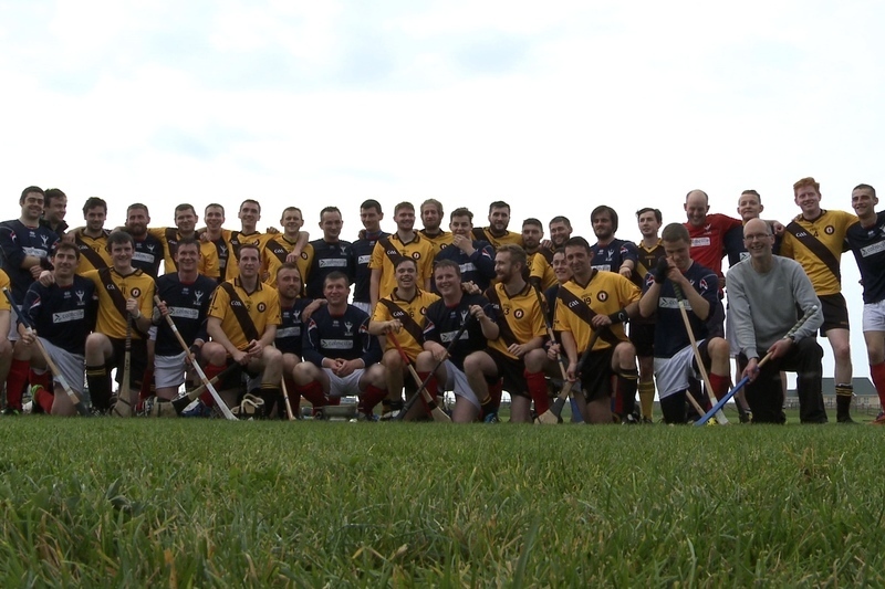 Mná Uladh & Fir na hAlban buach ag Iomáin Cholmcille