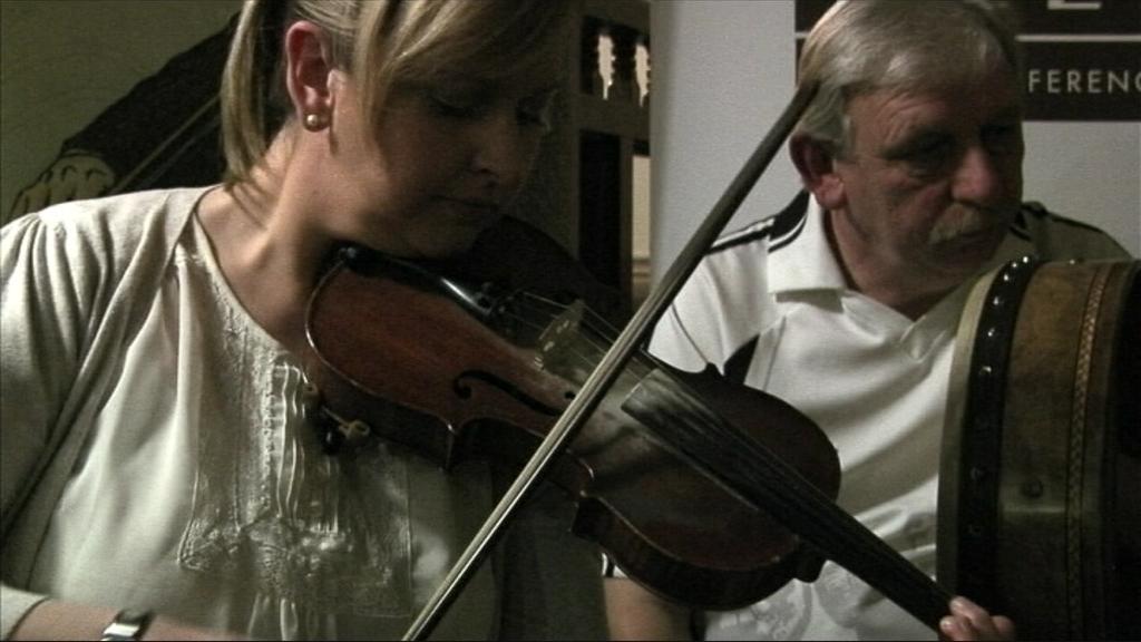 Féile Cheoil Johnny Crampsie ar ais ar an tSráth Bán