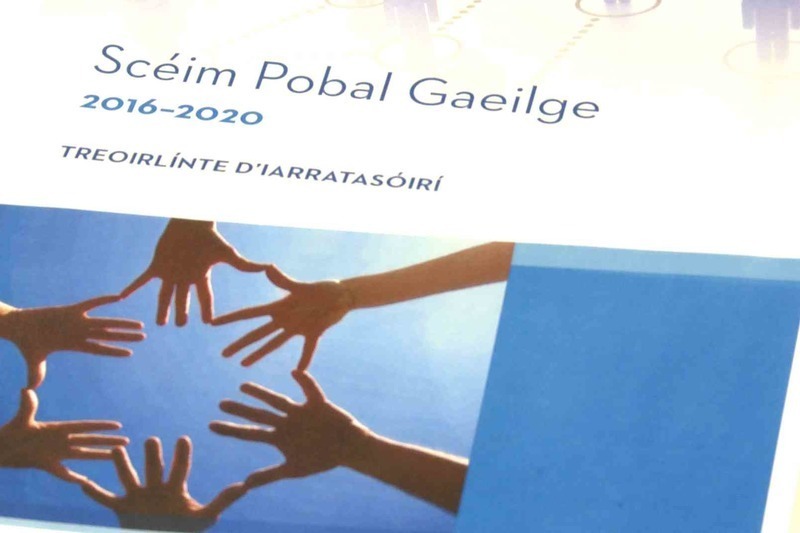 ‘Seirbhísí teanga faoi bhagairt’ toisc ciorruithe ar Scéim Pobal Gaeilge