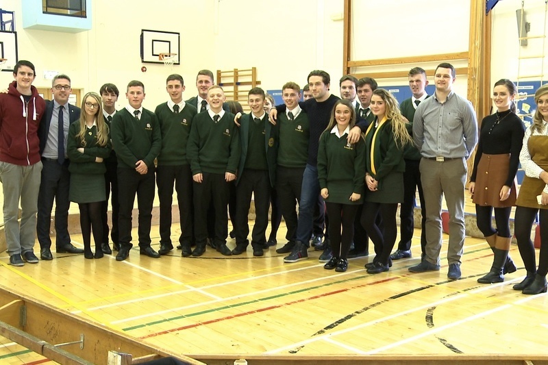 Gaeilgeoir i measc throdairí MMA