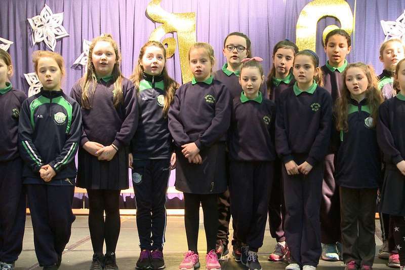 Dlúthdhiosca na Nollag seolta ag Gaelscoil na bhFál