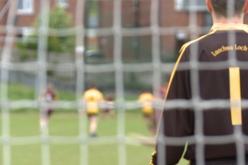 Cruinniú Poiblí ag Laochra Loch Lao faoi bhuanstádas