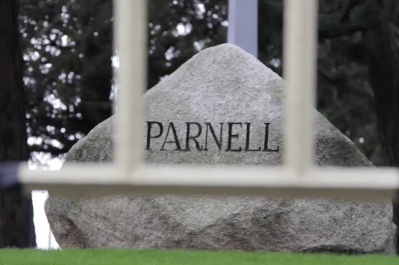 Turais as Gaeilge ar fáil timpeall uaigheanna Laochra Gael i nGlas Naíon