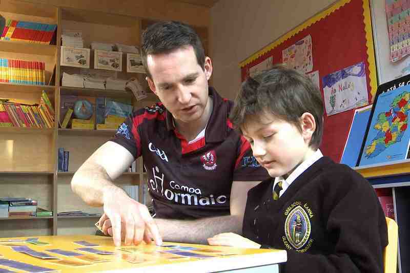 Éalú Éanna – oíche i bpríosún le £50,000 a bhailiú don Ghaeilge