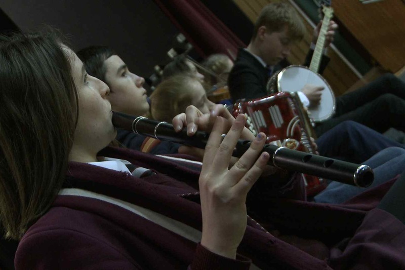 Ceolchoirm bhliantiúil ag Comhaltas Loch Lao