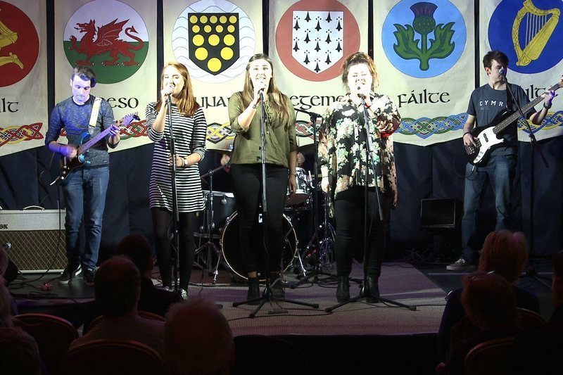 Cordia na Breataine Bige buach ag an Fhéile Pan-Cheilteach