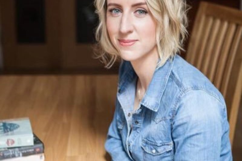 Suíomh gréasáin dátheangach bunaithe ag Siún Ní Dhuinn