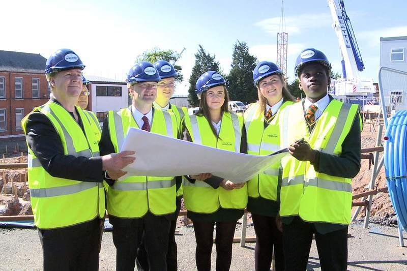 Aire Oideachais DUP ar cuairt go Coláiste Feirste