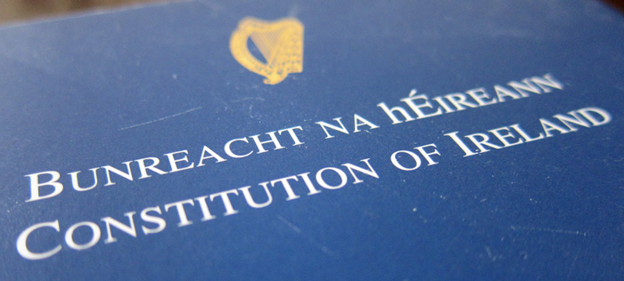 Moltaí Verona Ní Dhrisceoil agus Dhonncha Uí Éallaithe: Moltaí ar Strae