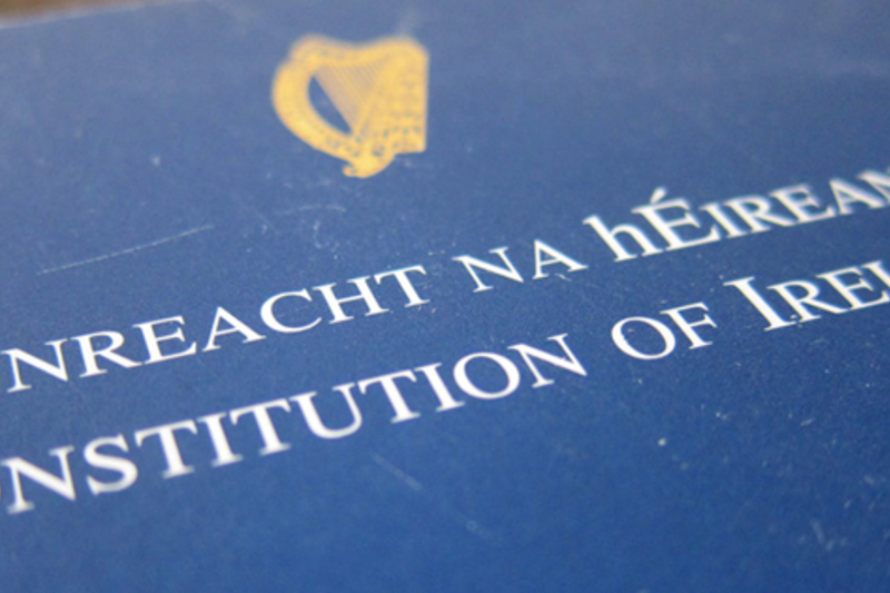 Moltaí Verona Ní Dhrisceoil agus Dhonncha Uí Éallaithe: Moltaí ar Strae